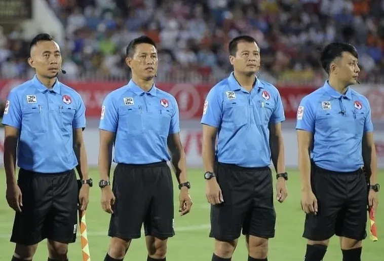 Tầm Quan Trọng Của Trợ Lý Trọng Tài Bóng Đá Trong Các Trận Đấu Hiện Đại
